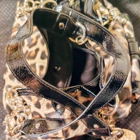Chic Cheetah Print Shoulder Bag with Chain Straps - Picture 5 of 7